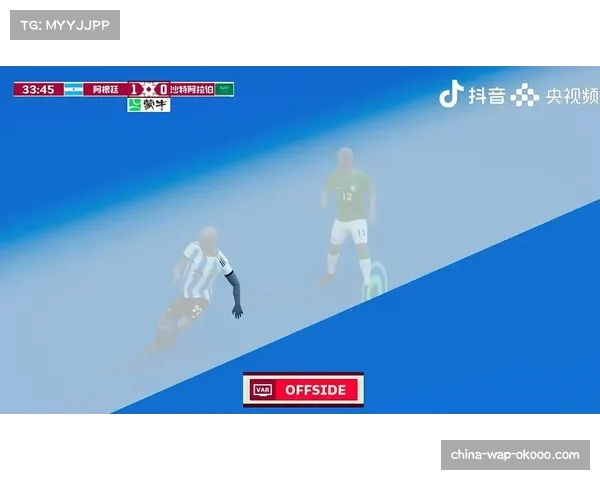 VAR长时间介入,判定朗斯进球前进攻队员是否越位,耗时近四分钟